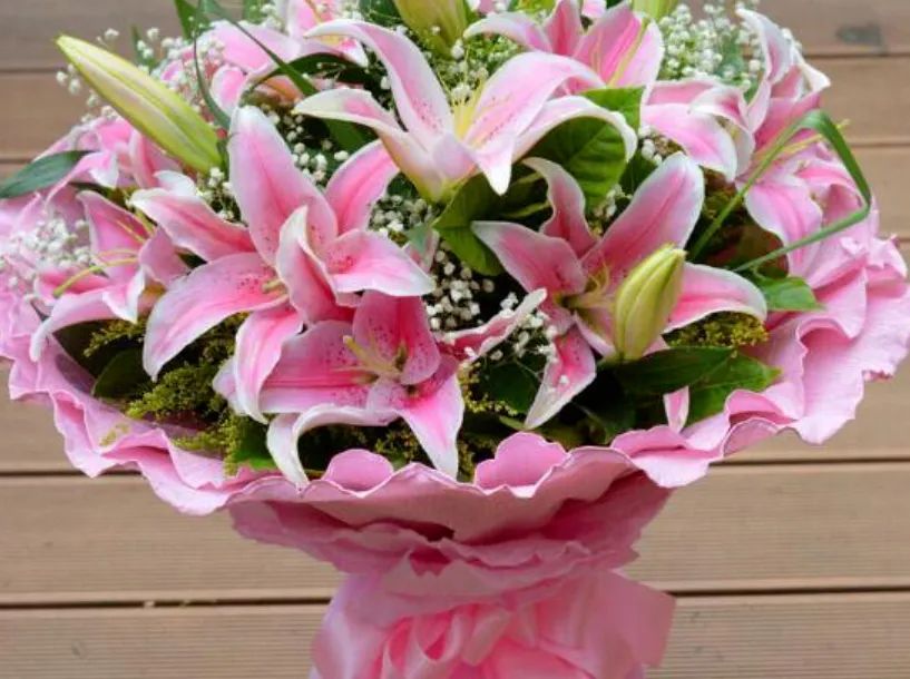 教師節(jié)送什么鮮花好，最好送多少朵寓意好